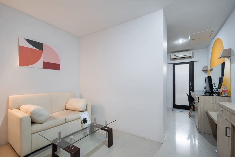 Deluxe Studio | Desk, laptop workspace, free WiFi, bed sheets
