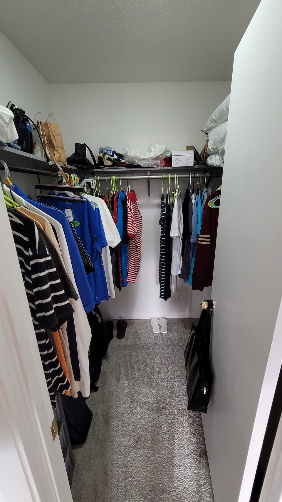 Walk in closet in master room 