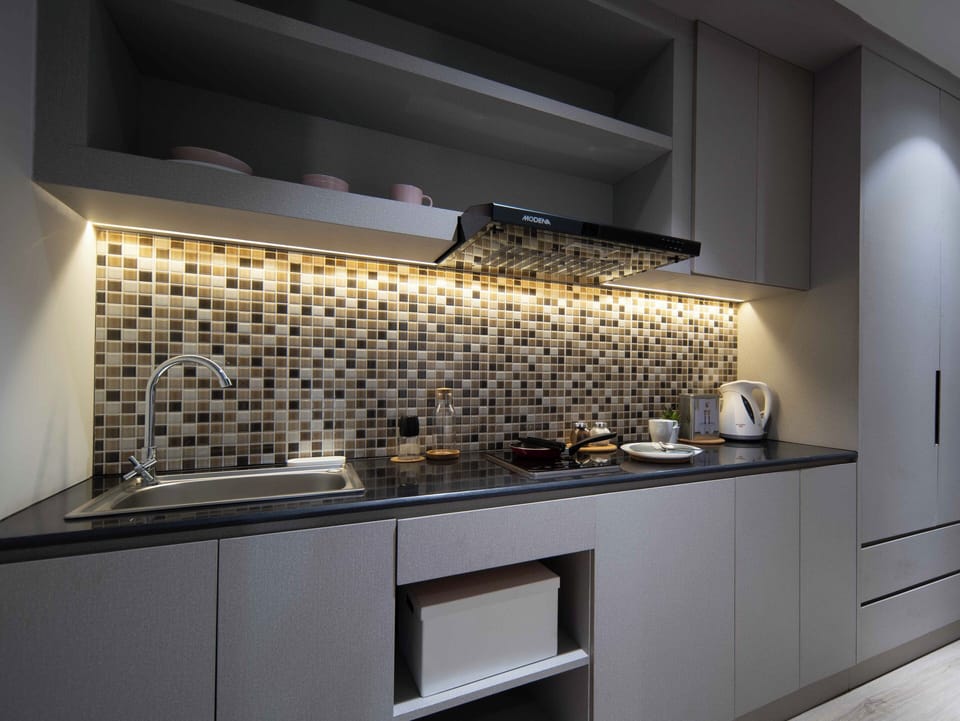 Deluxe Room | 1 bedroom, desk, laptop workspace, free WiFi