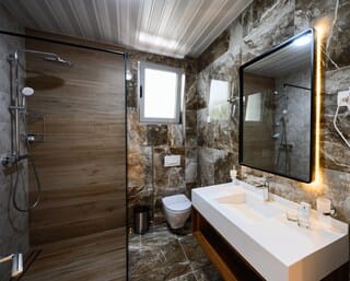 Premium Penthouse, 1 King Bed with Sofa bed, Sea View | Bathroom | Shower, free toiletries, hair dryer, slippers
