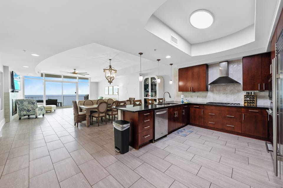 Signature Condo, 3 Bedrooms, Beach View, Beachfront | Bathroom | Free toiletries, towels, soap, shampoo