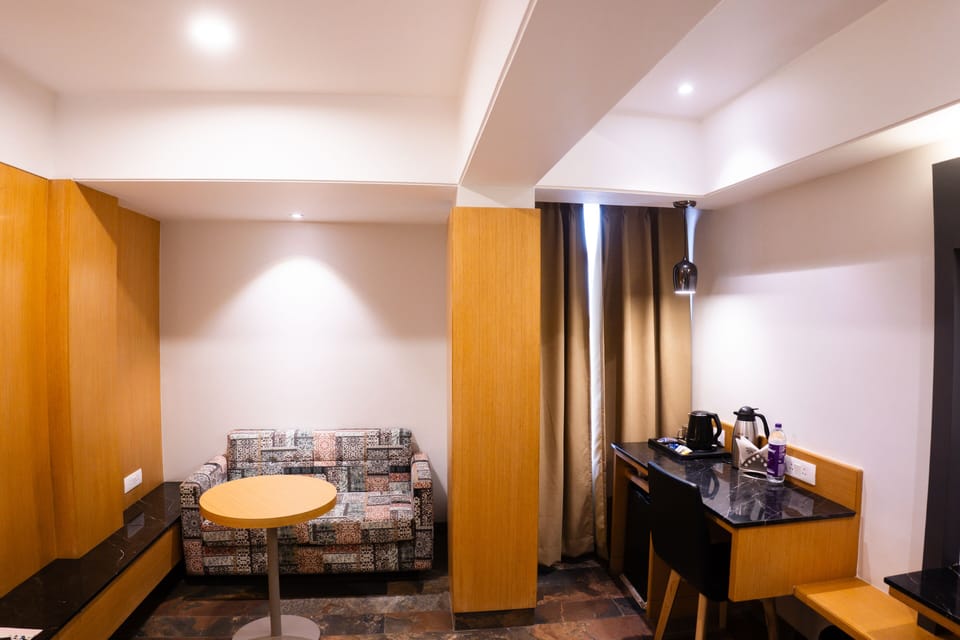 Deluxe Single Room, 1 Bedroom, City View | Living area | 42-inch LCD TV with digital channels