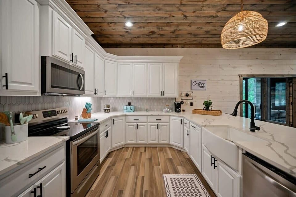 Open kitchen - great for cooking and conversation