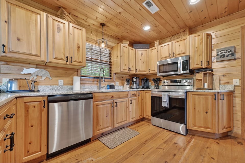 A fully equipped kitchen with stainless steel appliances makes it easy to prepare meals during your Blue Ridge getaway
