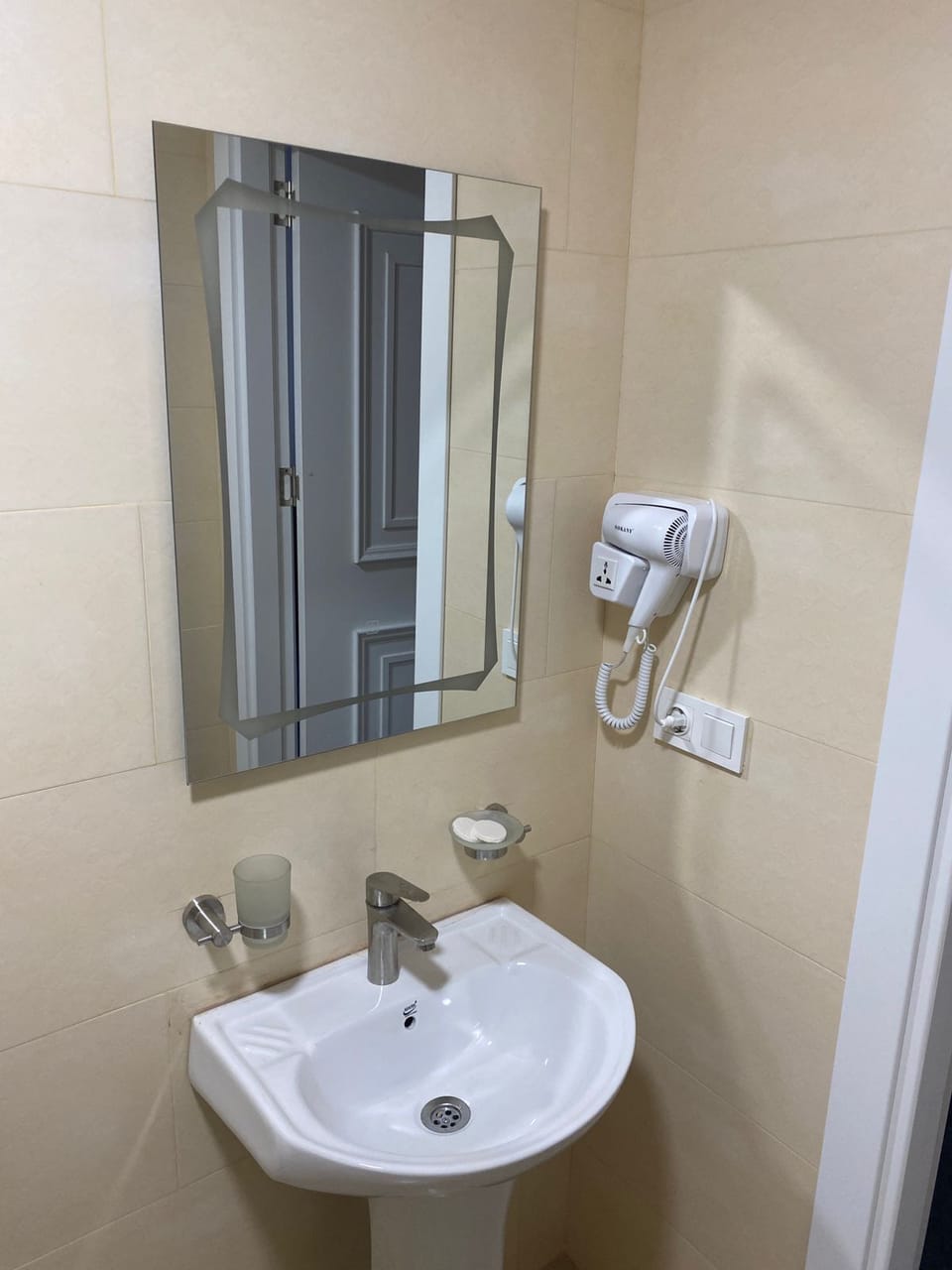 Comfort Double Room | Bathroom | Shower, free toiletries, hair dryer, slippers