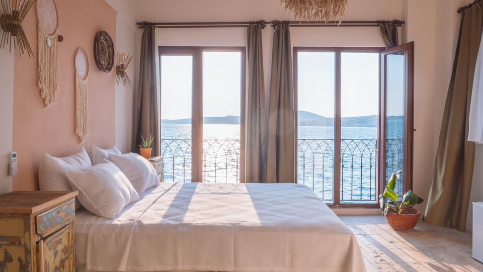 Panoramic Double Room, Sea View | Free minibar items, free WiFi, bed sheets