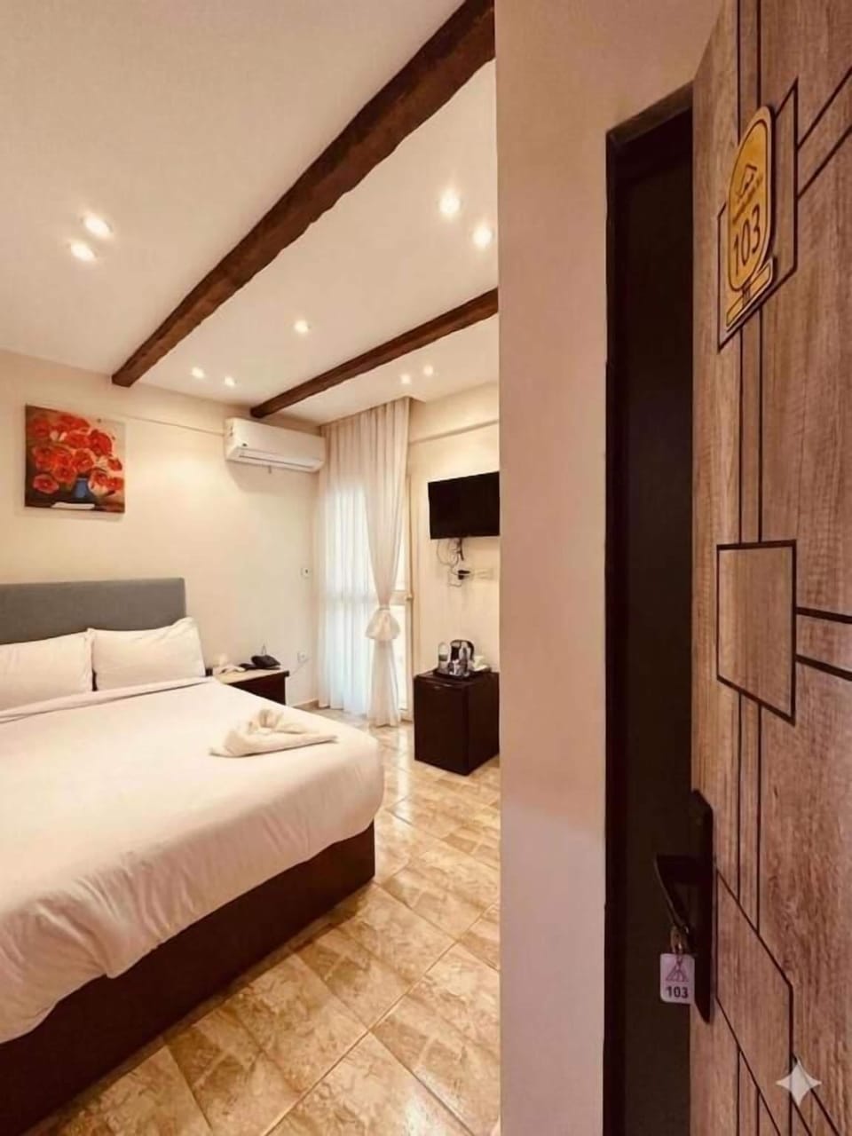 Deluxe Single Room, Balcony, Mountain View | Minibar, in-room safe, individually decorated, individually furnished