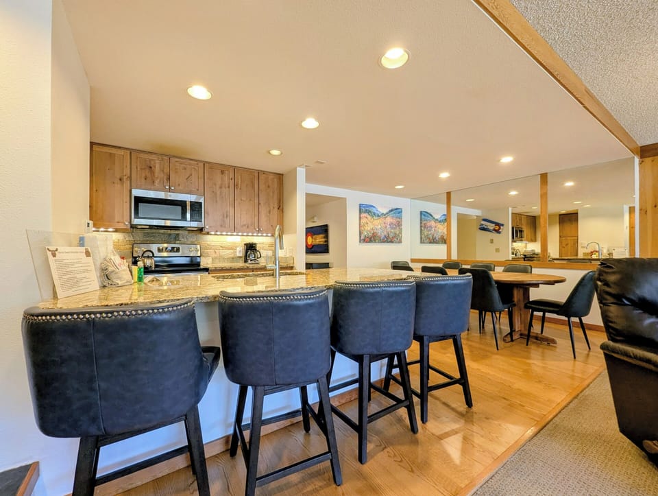 Barstool seating - Fully Equipped Kitchen