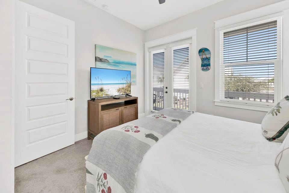 Guest room with balcony access
