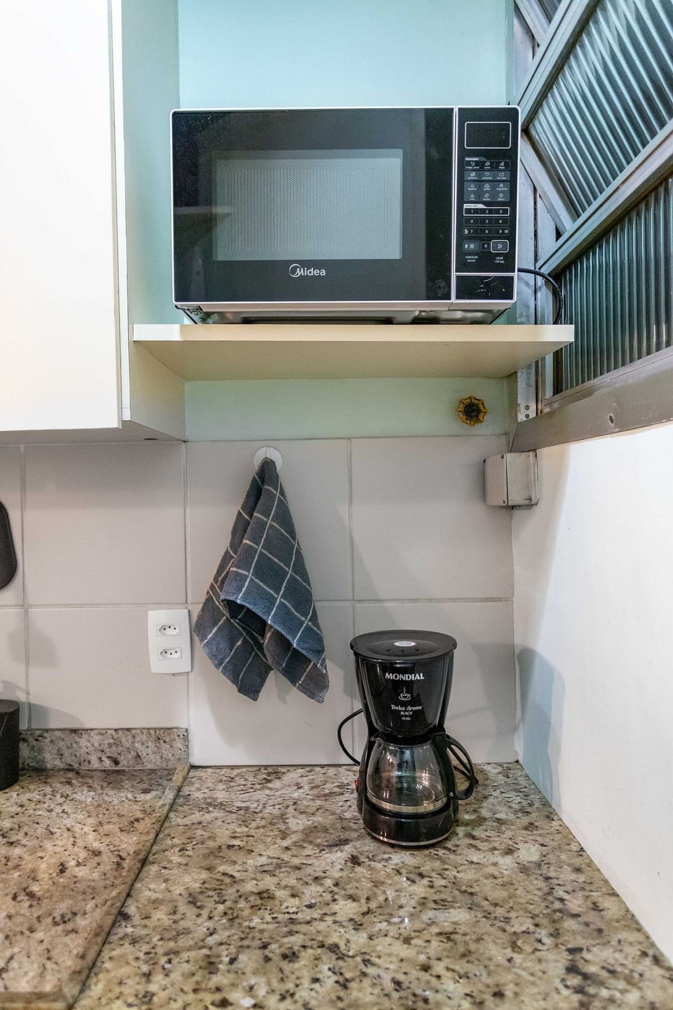 Studio | Private kitchen | Fridge, microwave, oven, coffee/tea maker
