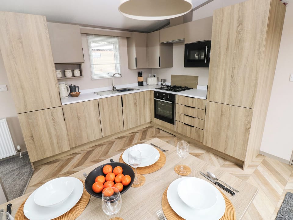 Cottage | Private kitchen | Fridge, electric kettle, cookware/dishes/utensils