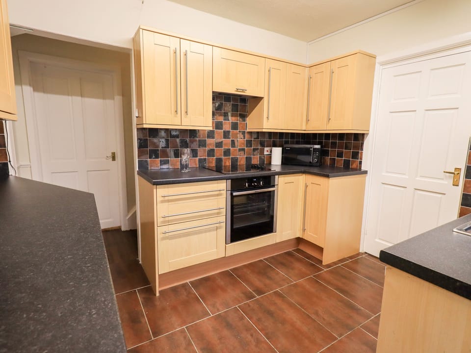 Cottage | Private kitchen | Fridge, dishwasher, cookware/dishes/utensils