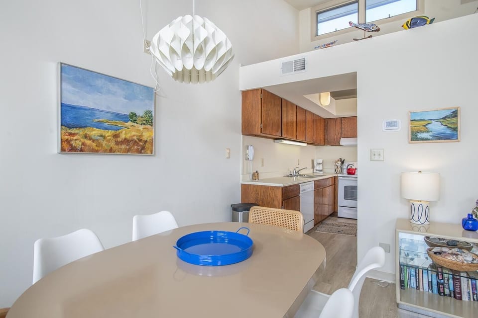 Townhome, 4 Bedrooms | Dining