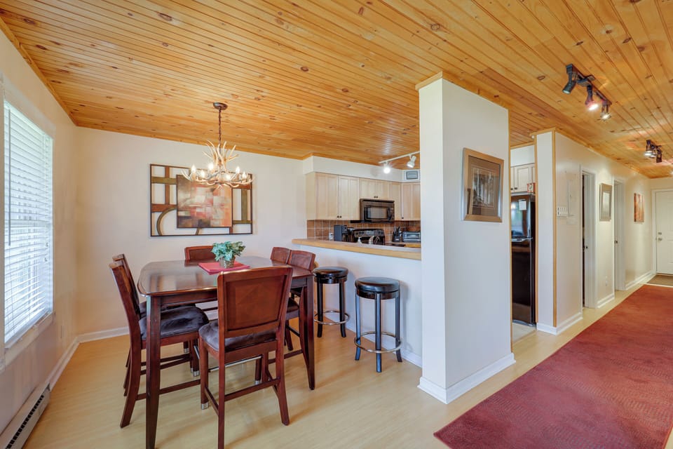 Dining Area | Dishware/Flatware