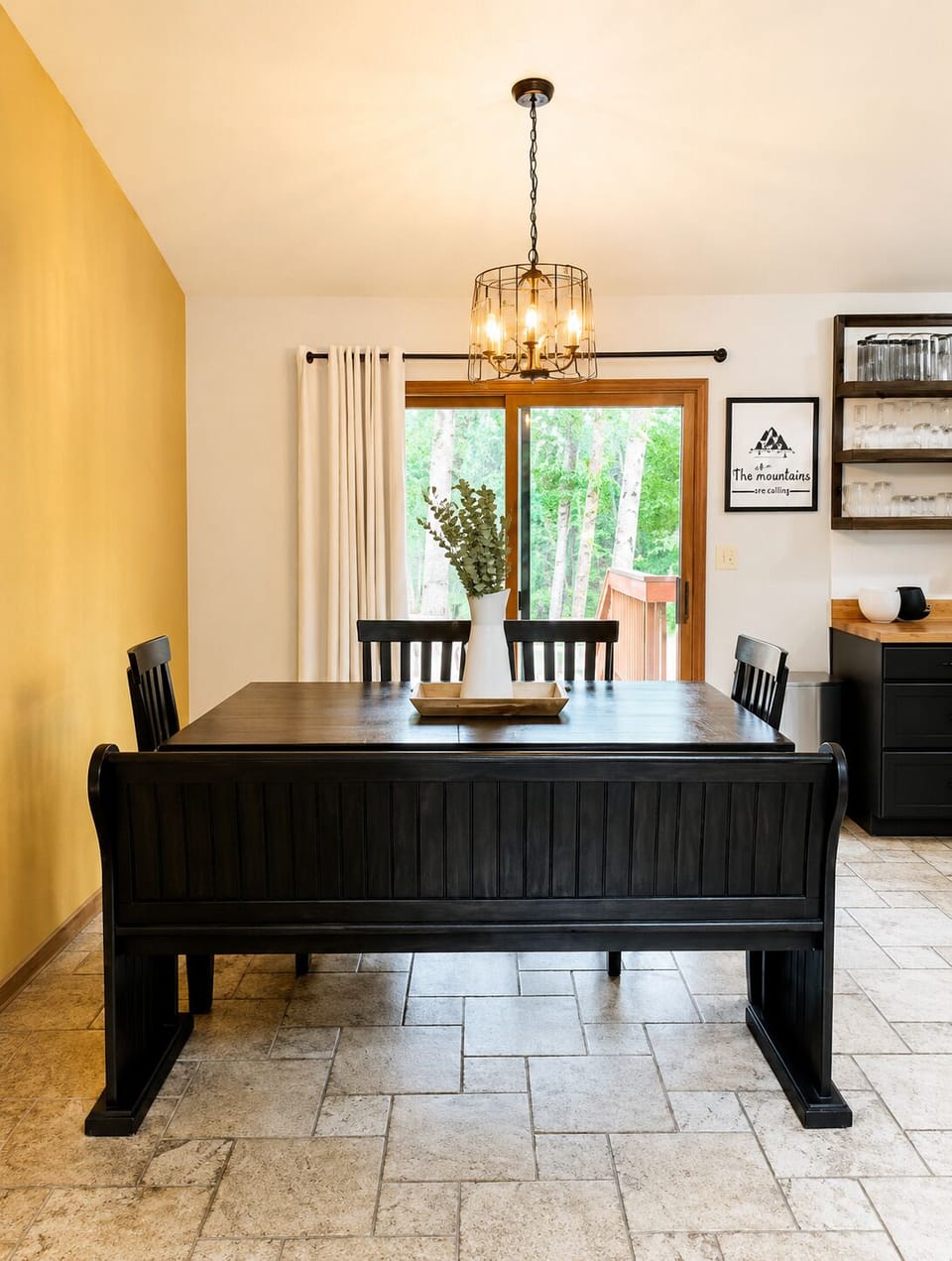 🌲 Enjoy every meal with peaceful forest views and easy access to the deck
