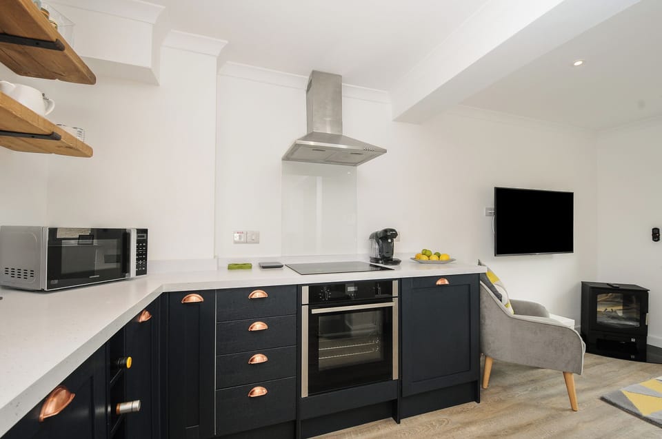 Fridge, dishwasher, electric kettle, toaster