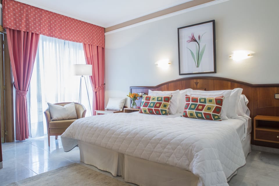 Twin Room | In-room safe, desk, cribs/infant beds, rollaway beds