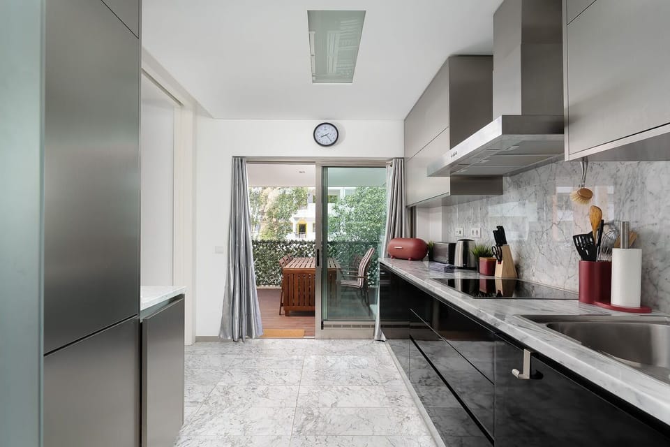 Bright and modern kitchen with everything needed for enjoyable stays
#kitchen #modern #balcony #algarve #pt
