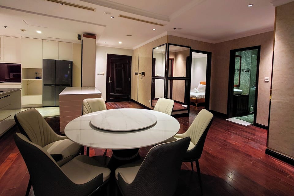 City Apartment | In-room dining