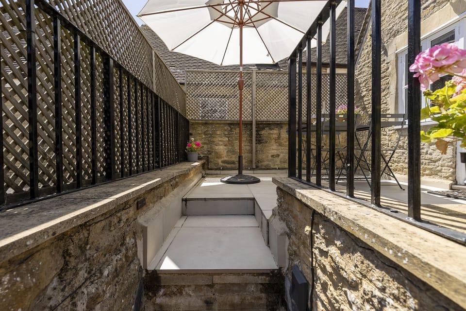 The Haven Balcony - StayCotswold