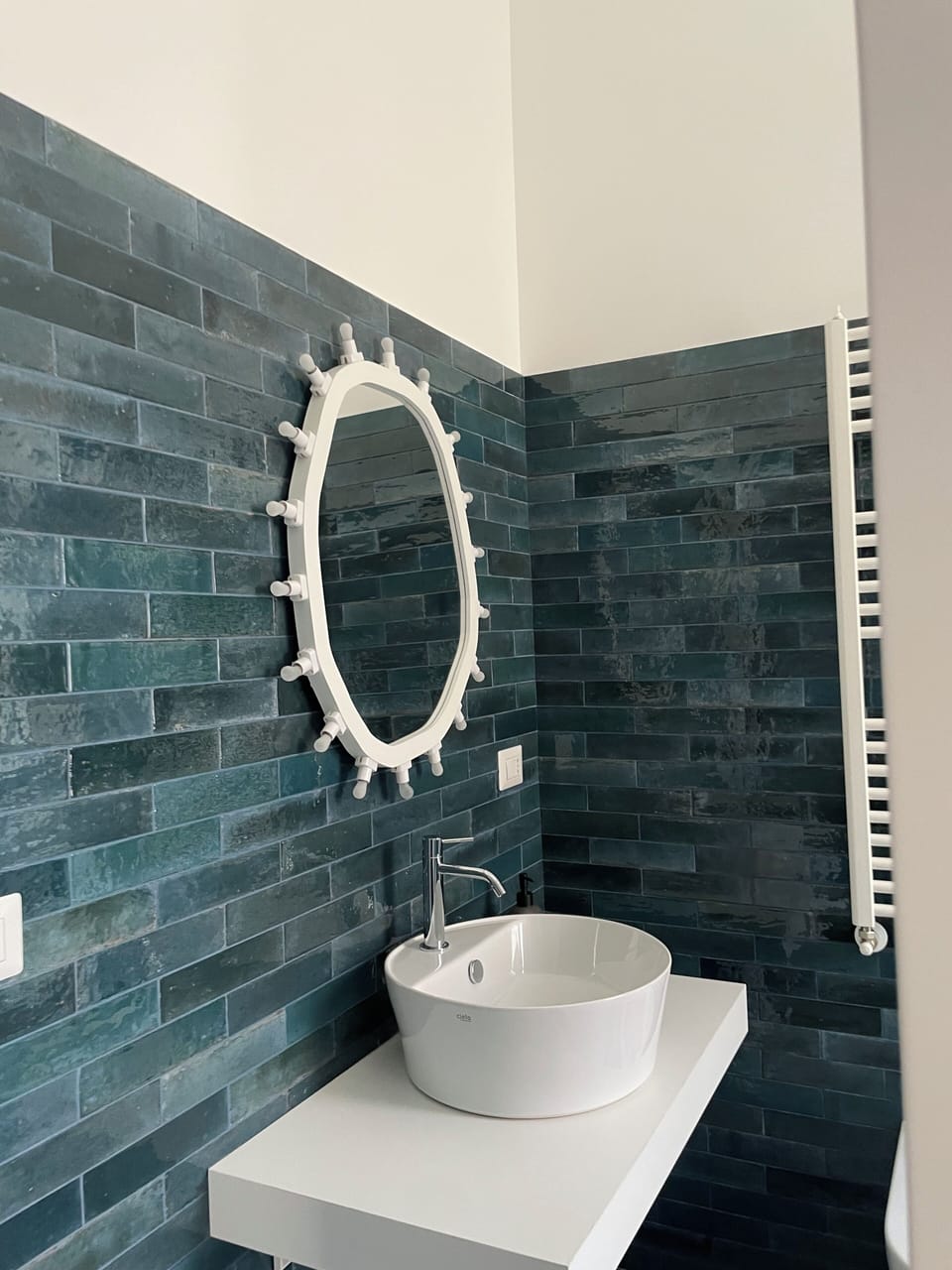 Business Double Room | Bathroom | Rainfall showerhead, free toiletries, hair dryer, bidet