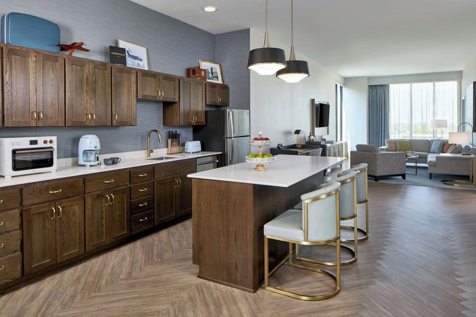 Presidential Suite, 2 Bedrooms, City View | Living room | 55-inch Smart TV with digital channels, Netflix, Hulu