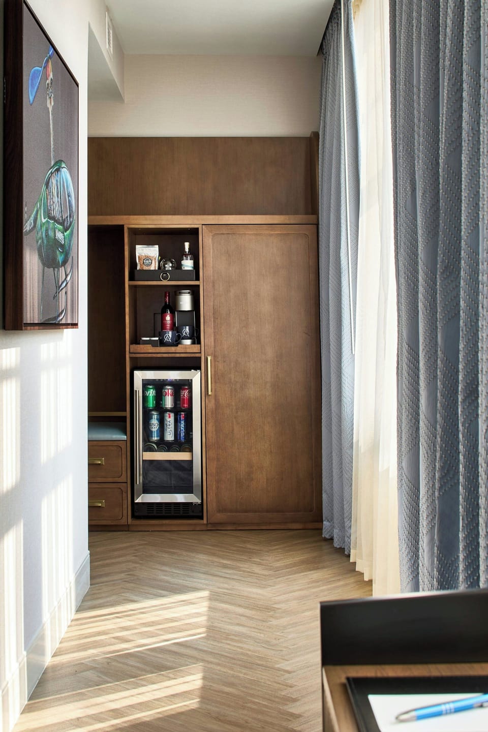 Suite, 1 King Bed, City View | Bar (on property)