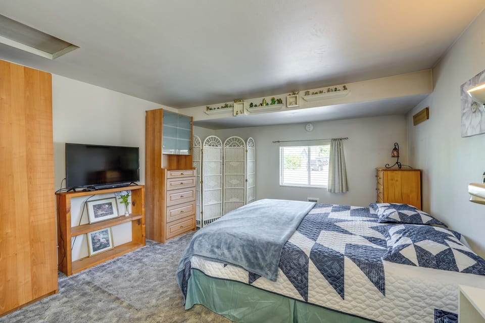 Bedroom 1 | California King Bed | En-Suite Bathroom