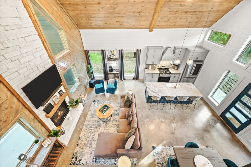 Soaring ceilings bring a sense of airy spaciousness to the open-concept cabin.