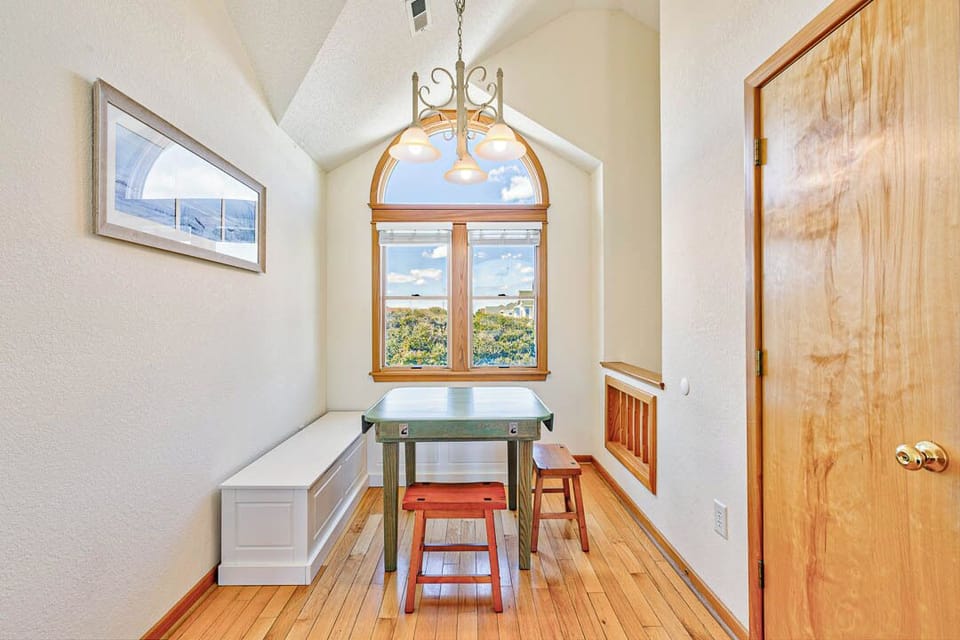 Top-Level Living Room with Additional Table (seats 4)