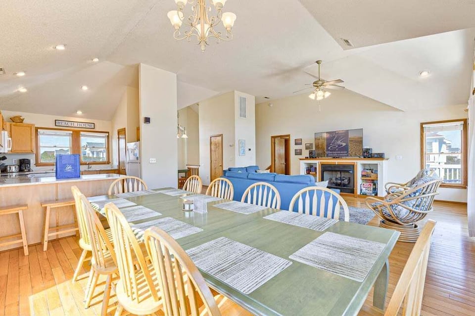 Top-Level Dining Room with Table (seats 10)