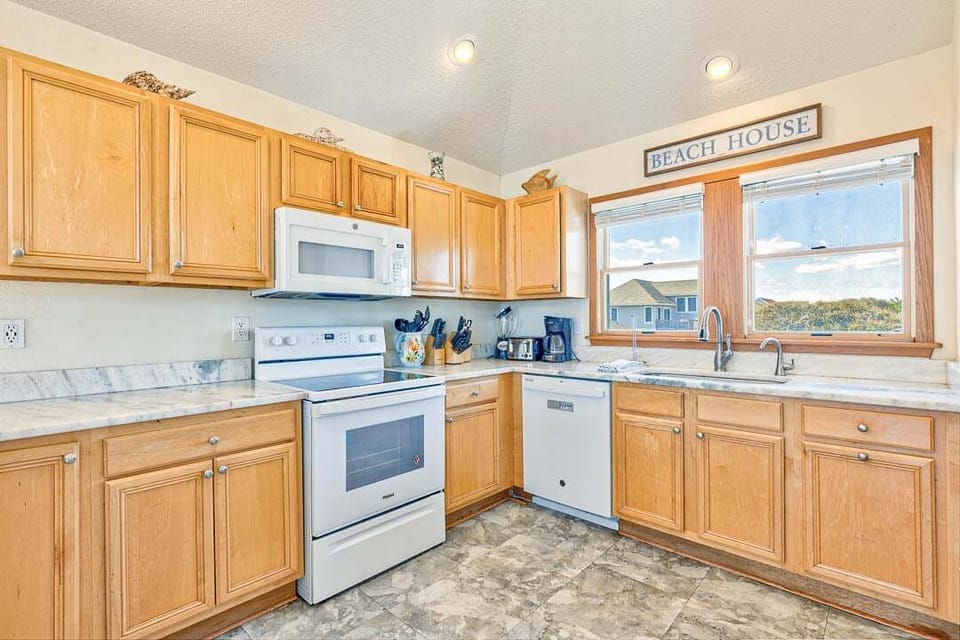 Top-Level Kitchen with Bar (seats 3)