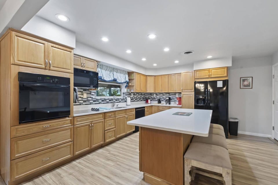 Beautiful Kitchen With Everything You Need
