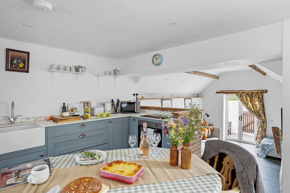 Cottage | Dining