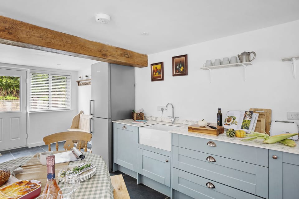 Cottage | Private kitchen | Fridge, dishwasher, electric kettle, toaster