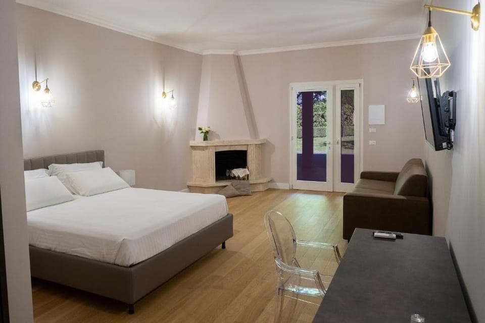 In-room safe, desk, soundproofing, free WiFi