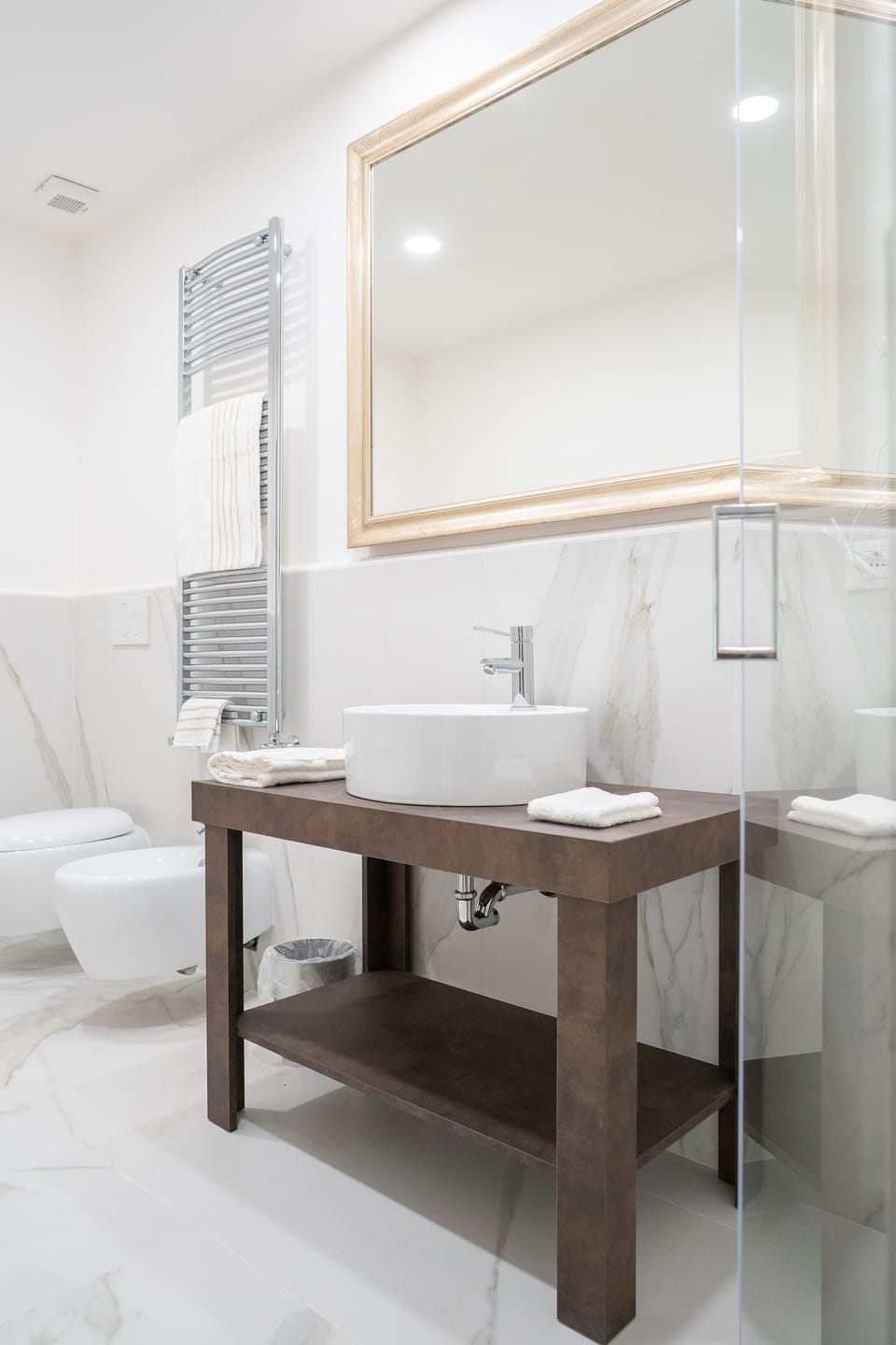 Family Room, Garden View | Bathroom | Free toiletries, towels