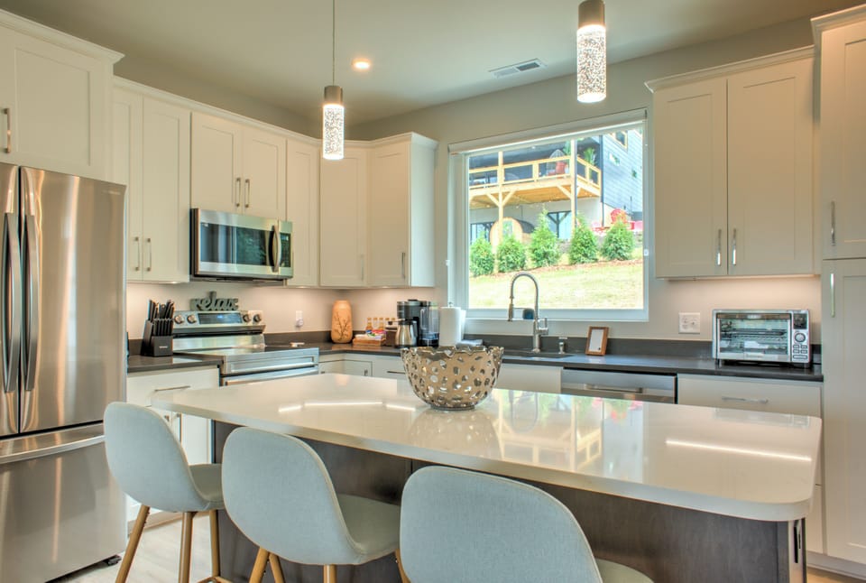 Chef's Kitchen w/ Stainless Steel Appliances
