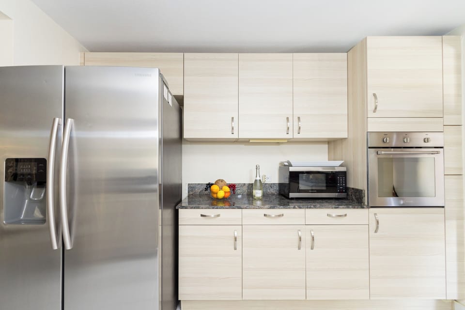 Spacious Kitchen Area of Villa in Noord Aruba - Fully equipped with kitchen Accessories - Plenty amount of storage - Elegant decor - Preparing delicious meals with loved ones will be a joy in this kitchen