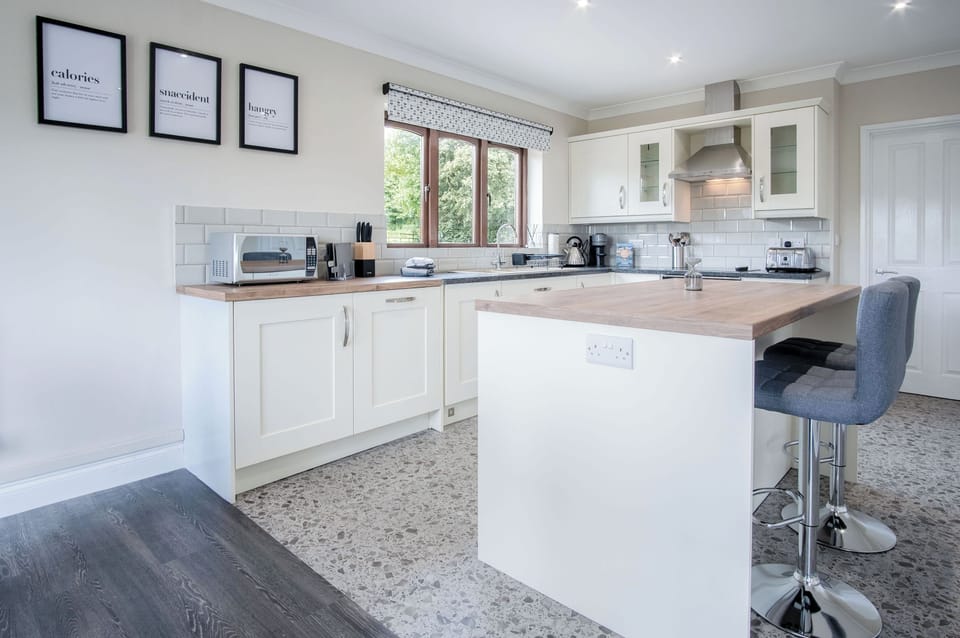 House (3 Bedrooms) | Private kitchen | Microwave, oven, stovetop, dishwasher