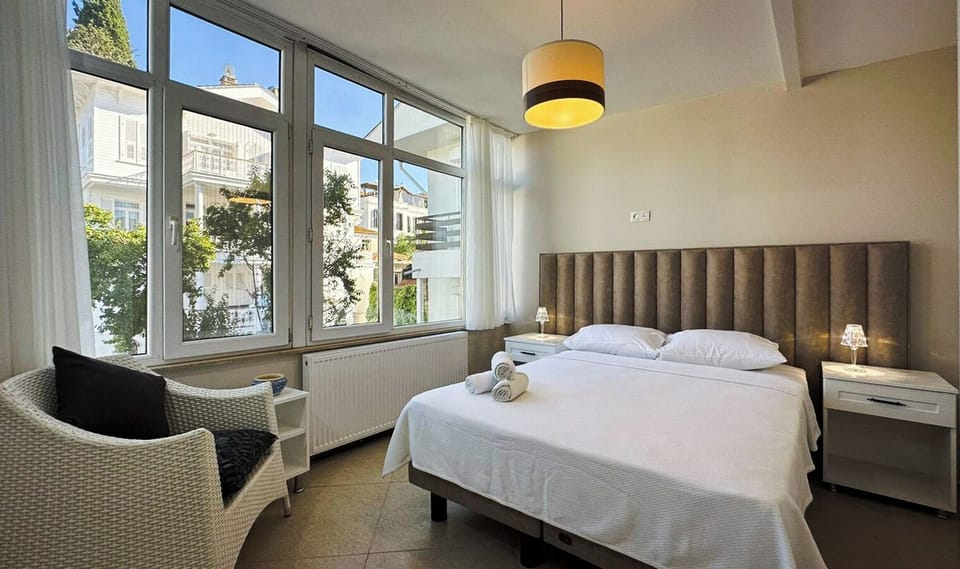 Family Condo | Egyptian cotton sheets, premium bedding, free WiFi, bed sheets