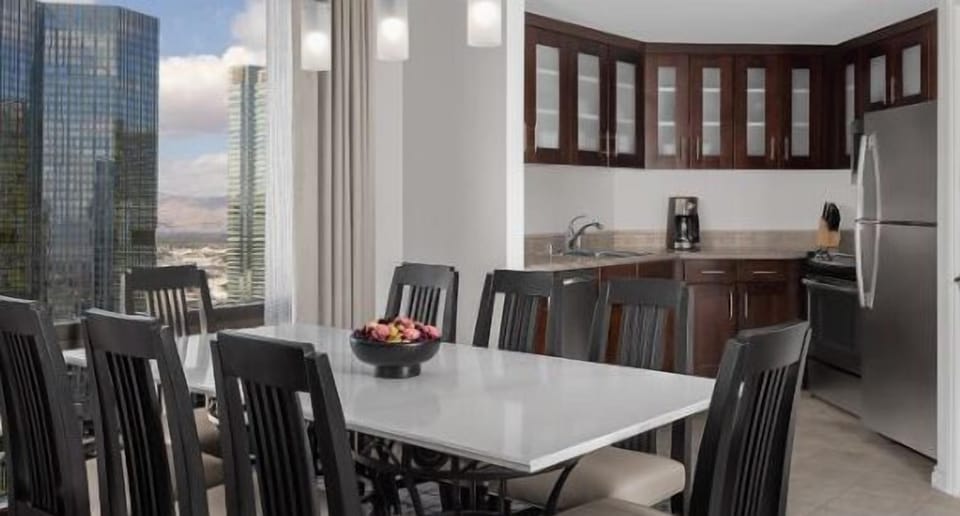 2 Bedroom (Master of a 3 Bd)