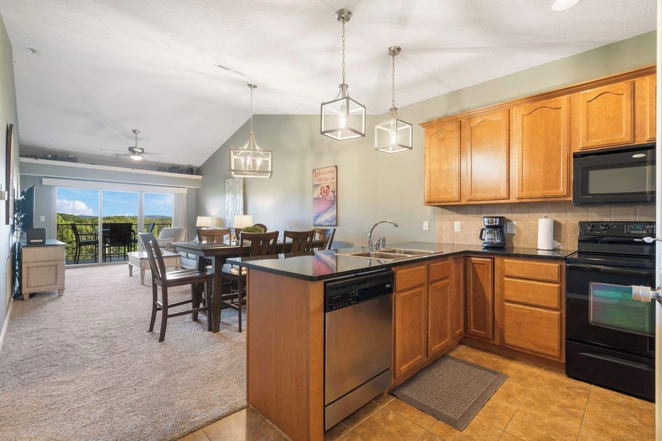 Condo, Multiple Beds, Balcony, Mountain View (Branson Lakefront Luxury) | Private kitchen | Coffee/tea maker