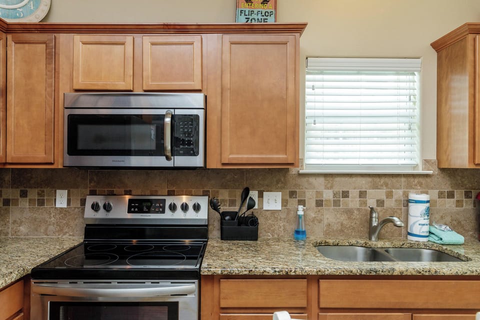 Townhome, Multiple Beds, Kitchen, Pool View (Callie's Cove) | Private kitchen | Fridge, microwave, oven, stovetop