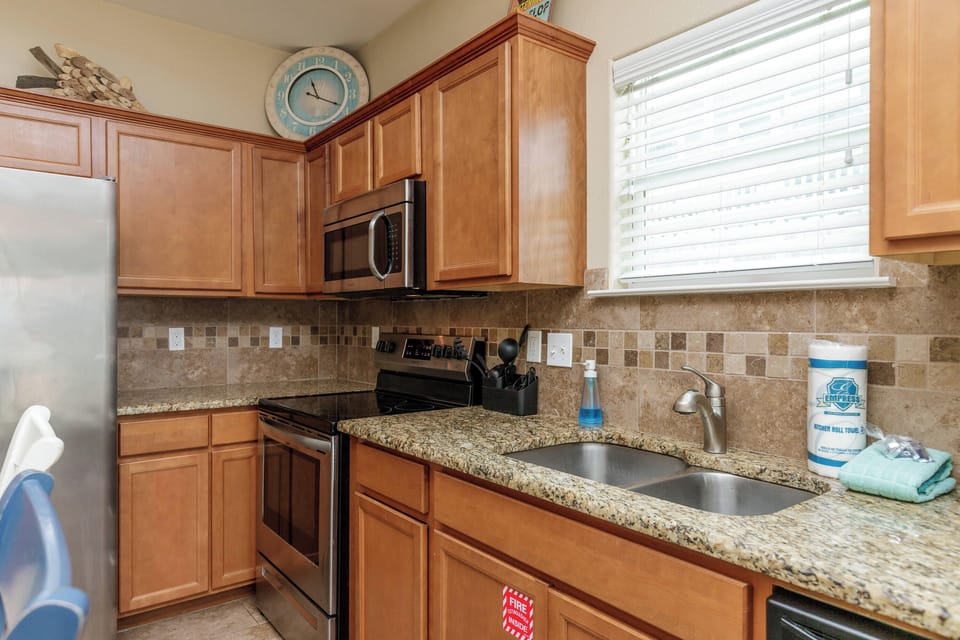 Townhome, Multiple Beds, Kitchen, Pool View (Callie's Cove) | Private kitchen | Fridge, microwave, oven, stovetop