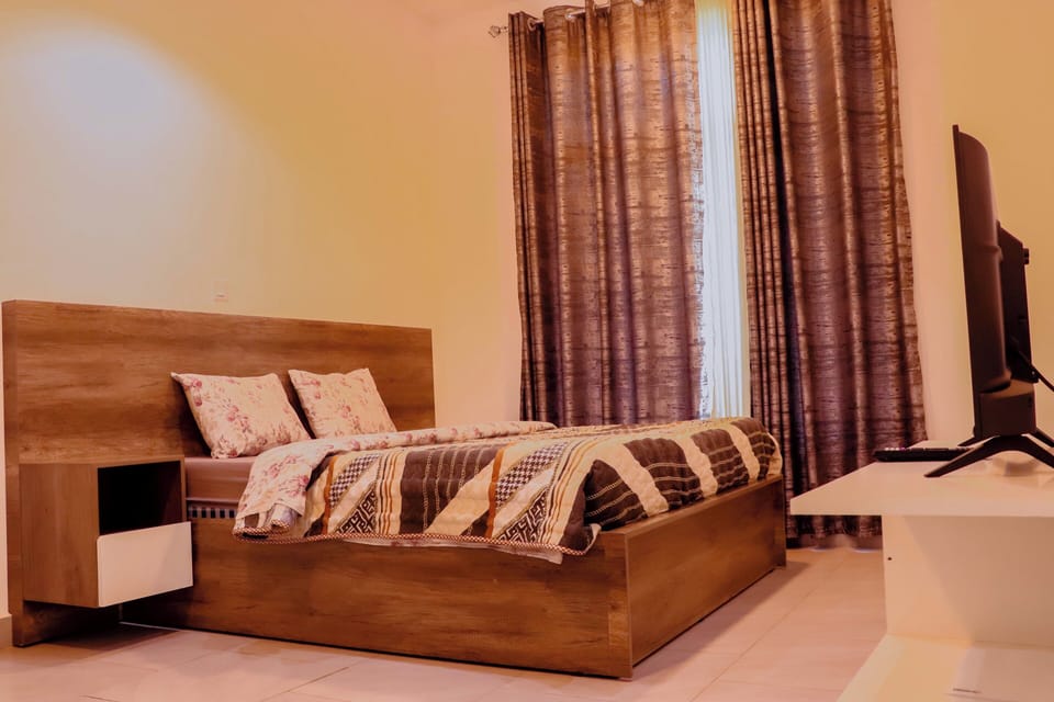 Business Room | 1 bedroom, desk, laptop workspace, WiFi (free)