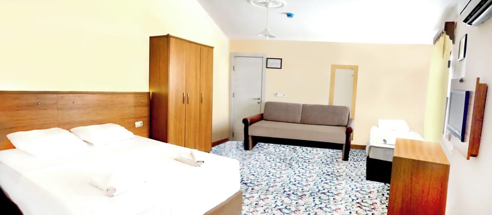 Standard Room | 1 bedroom, minibar, laptop workspace, free WiFi