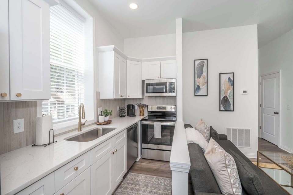 Condo, 1 Queen Bed, Kitchen, Garden View (Covington Charm 201 ) | Private kitchen | Fridge, microwave, oven, stovetop