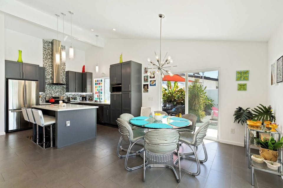 House, Multiple Beds, Pool Access, Pool View (Demuth Park Desert Oasis) | Dining