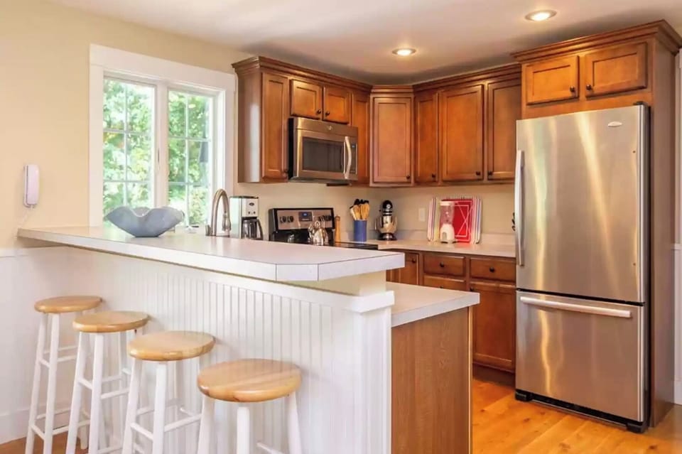 The Cook’s Kitchen with Breakfast Bar